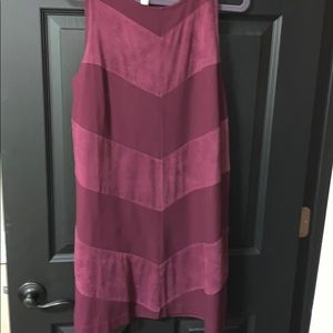 Sleeveless maroon/burgundy dress